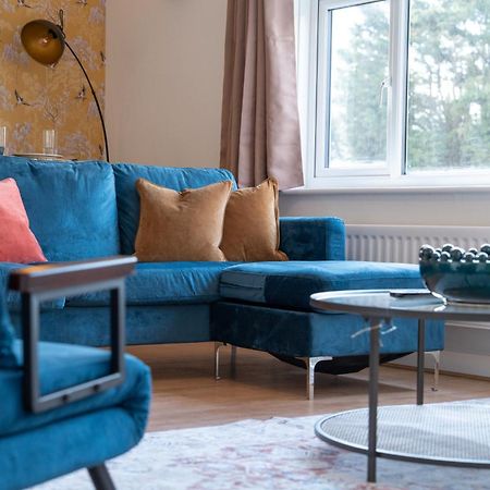 Stylish 4 Bedroom Spacious Retreat With Parking - Sleeps 10 - Families & Contractors Canterbury Zewnętrze zdjęcie