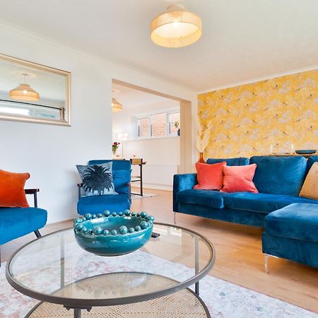 Stylish 4 Bedroom Spacious Retreat With Parking - Sleeps 10 - Families & Contractors Canterbury Zewnętrze zdjęcie