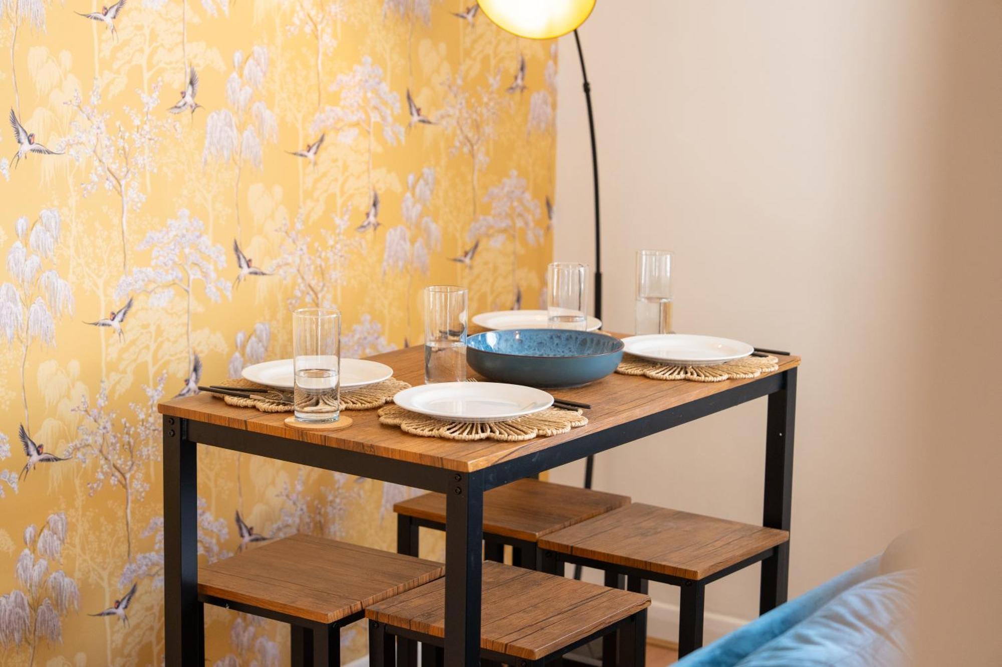 Stylish 4 Bedroom Spacious Retreat With Parking - Sleeps 10 - Families & Contractors Canterbury Zewnętrze zdjęcie