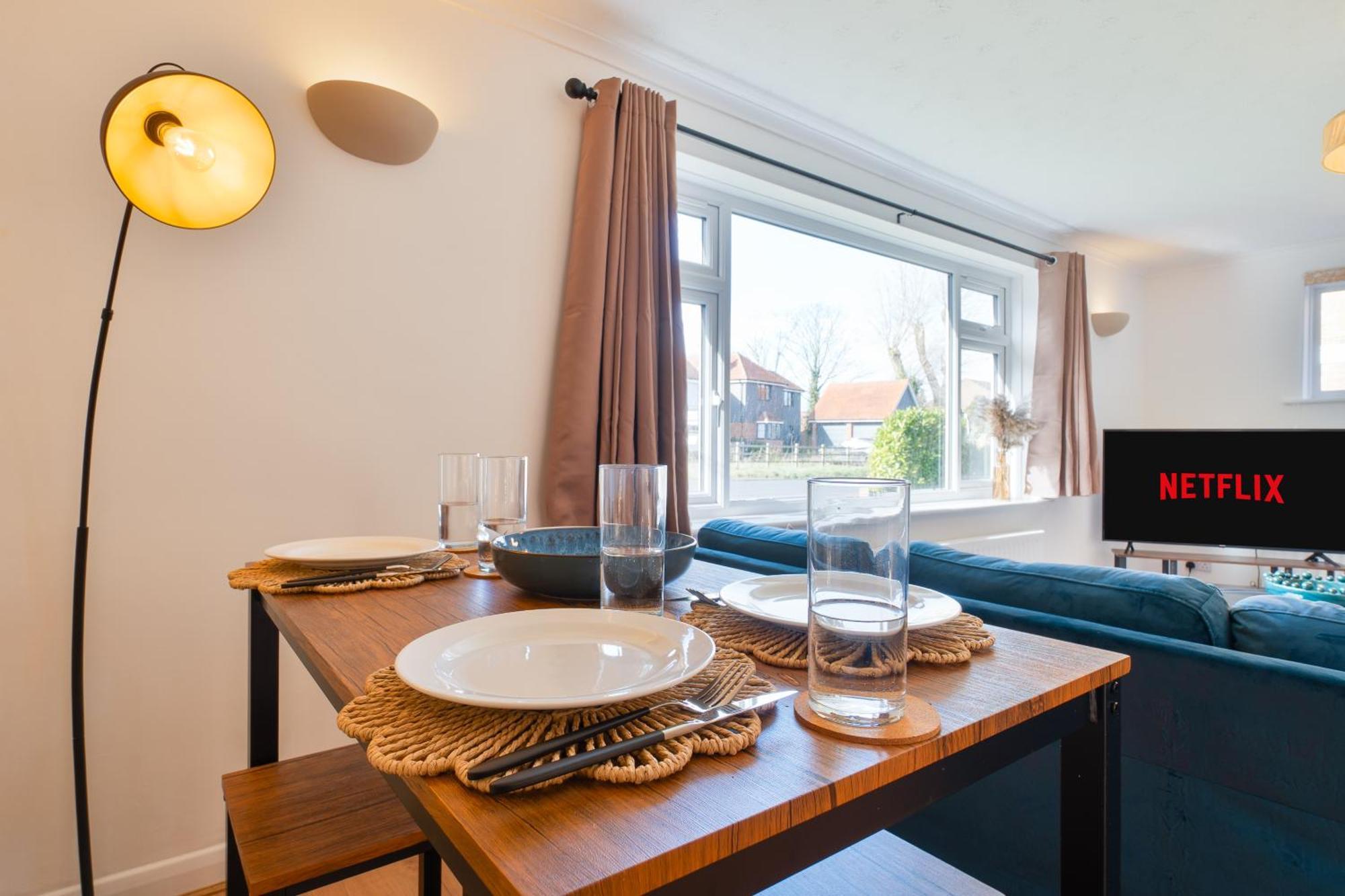 Stylish 4 Bedroom Spacious Retreat With Parking - Sleeps 10 - Families & Contractors Canterbury Zewnętrze zdjęcie