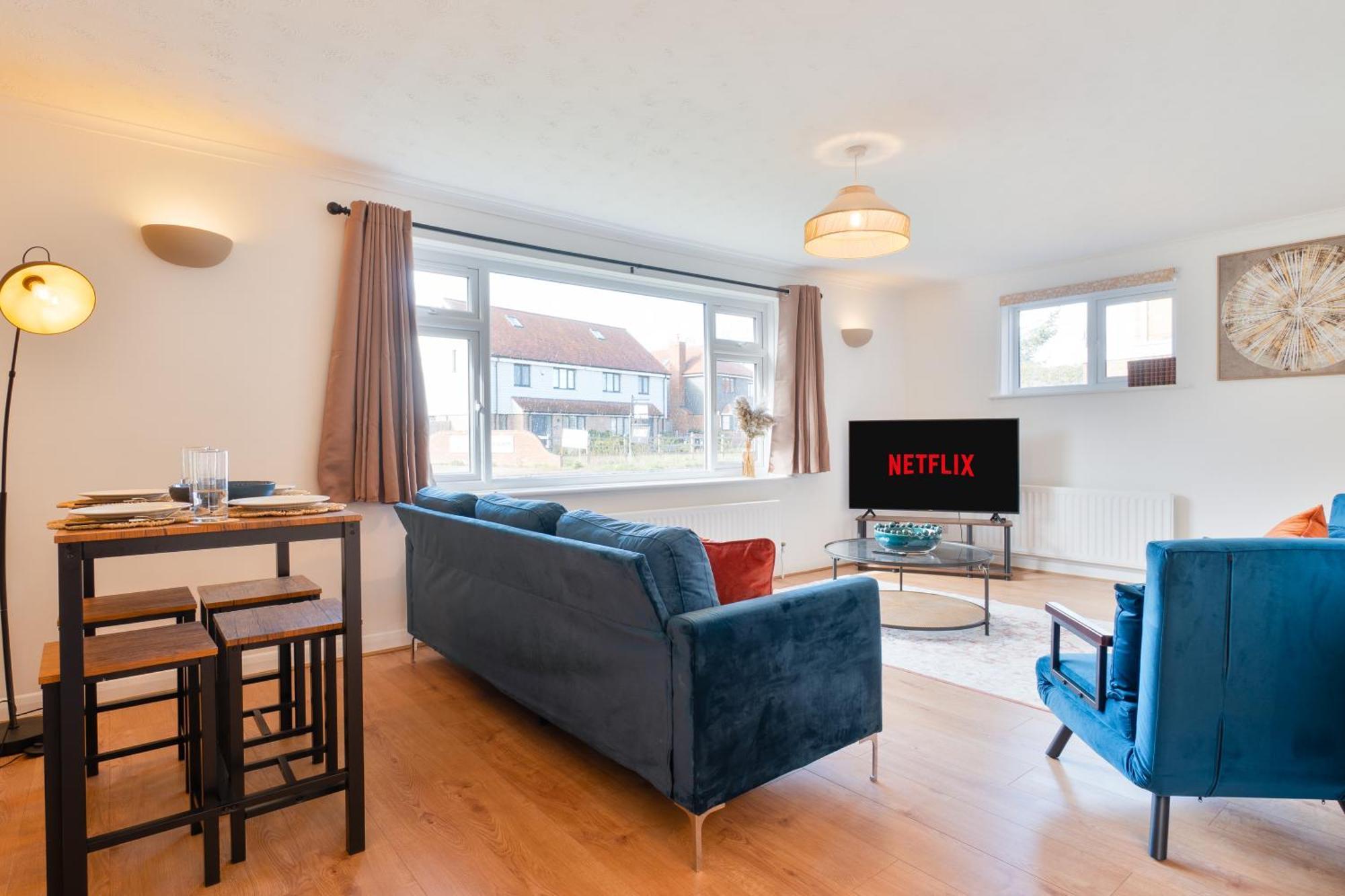 Stylish 4 Bedroom Spacious Retreat With Parking - Sleeps 10 - Families & Contractors Canterbury Zewnętrze zdjęcie