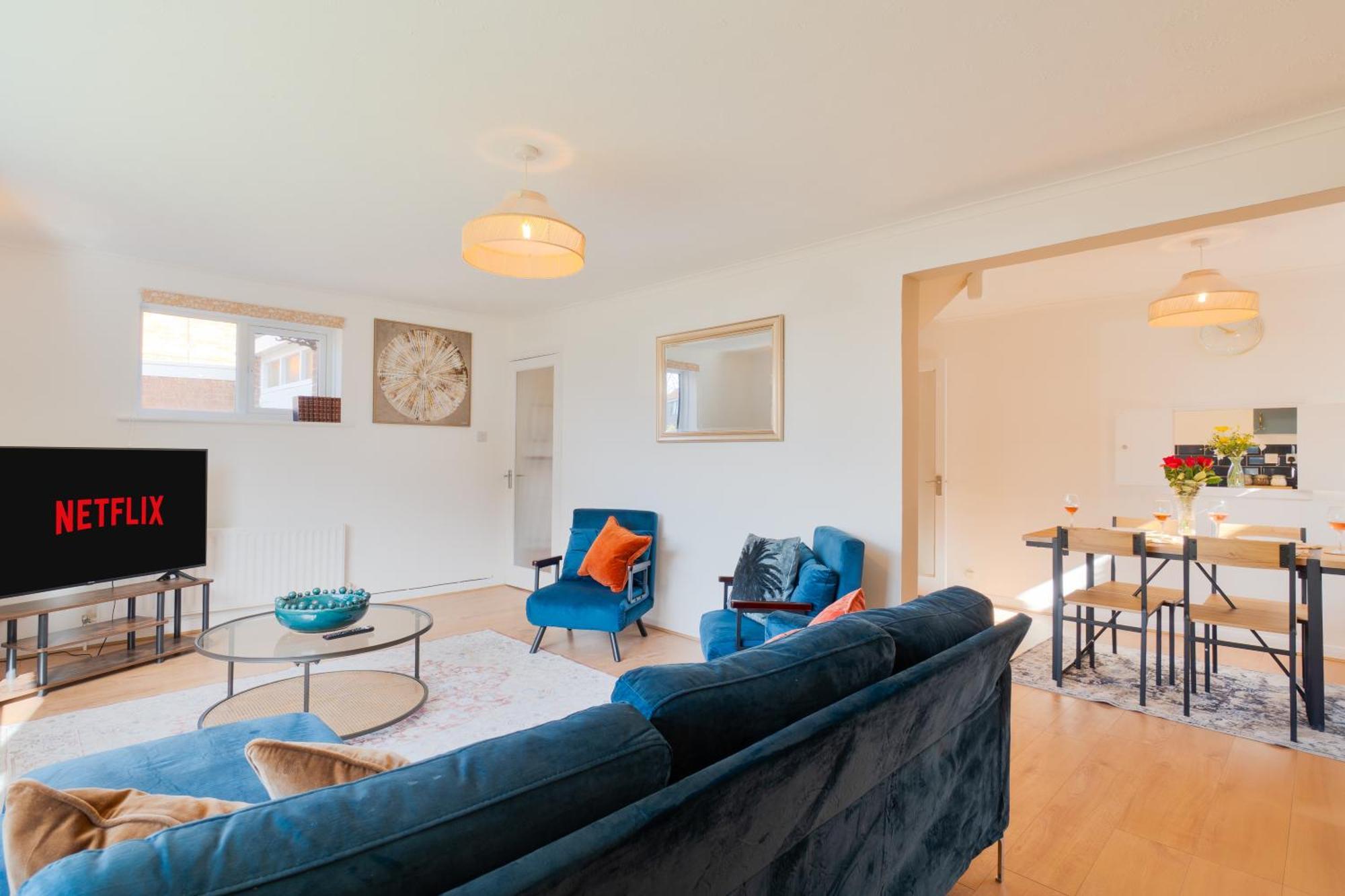 Stylish 4 Bedroom Spacious Retreat With Parking - Sleeps 10 - Families & Contractors Canterbury Zewnętrze zdjęcie
