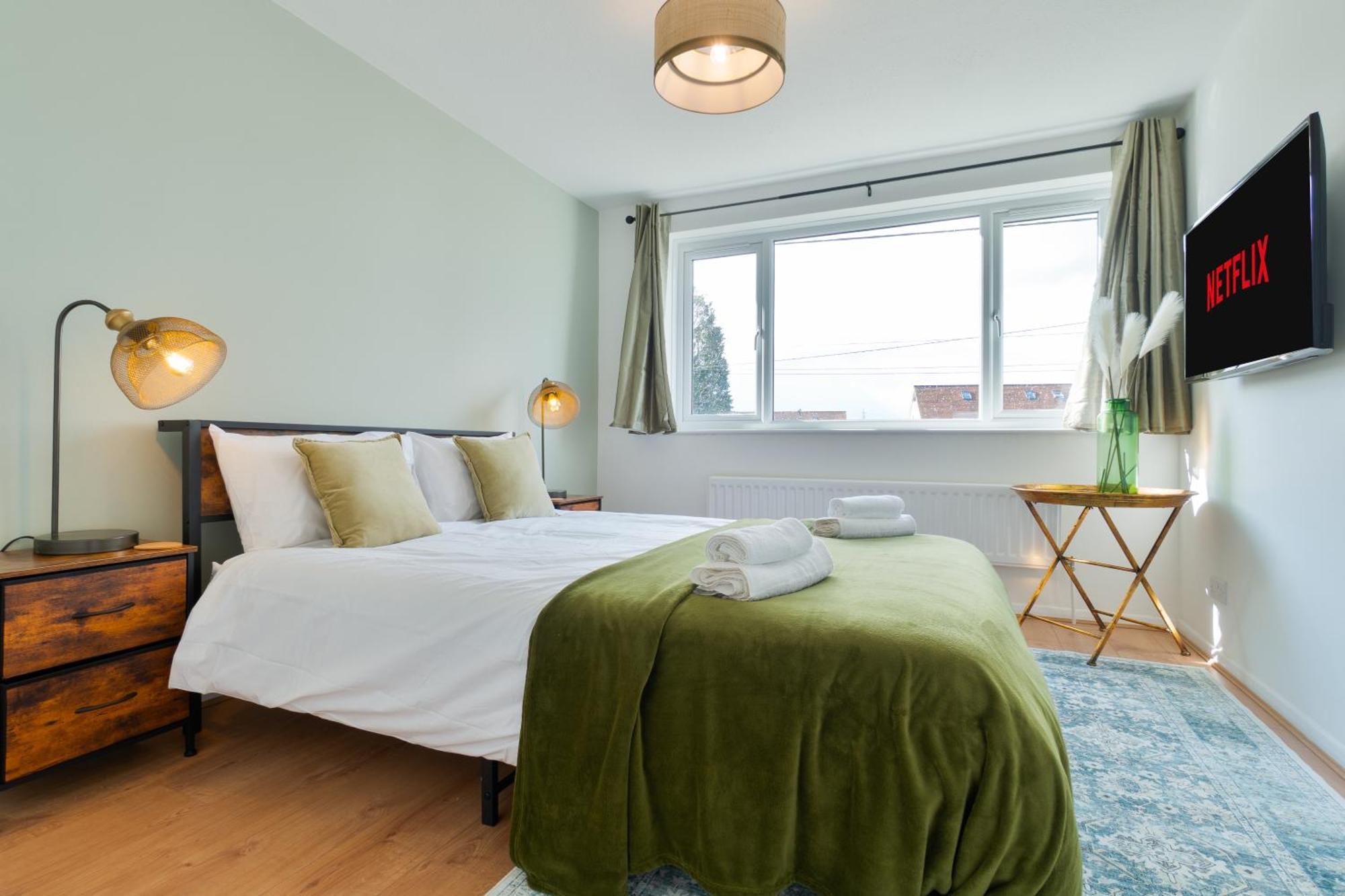 Stylish 4 Bedroom Spacious Retreat With Parking - Sleeps 10 - Families & Contractors Canterbury Zewnętrze zdjęcie