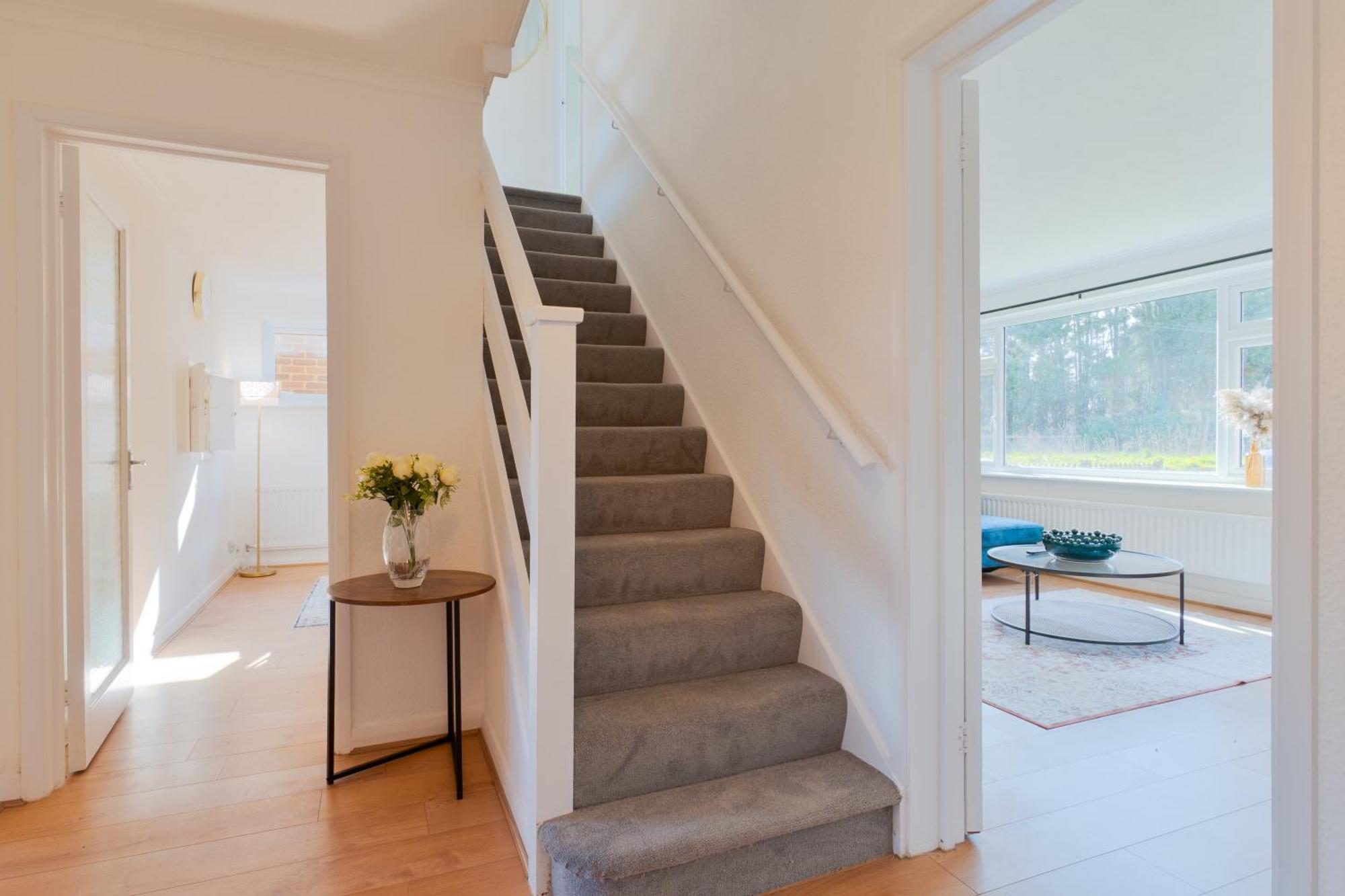 Stylish 4 Bedroom Spacious Retreat With Parking - Sleeps 10 - Families & Contractors Canterbury Zewnętrze zdjęcie