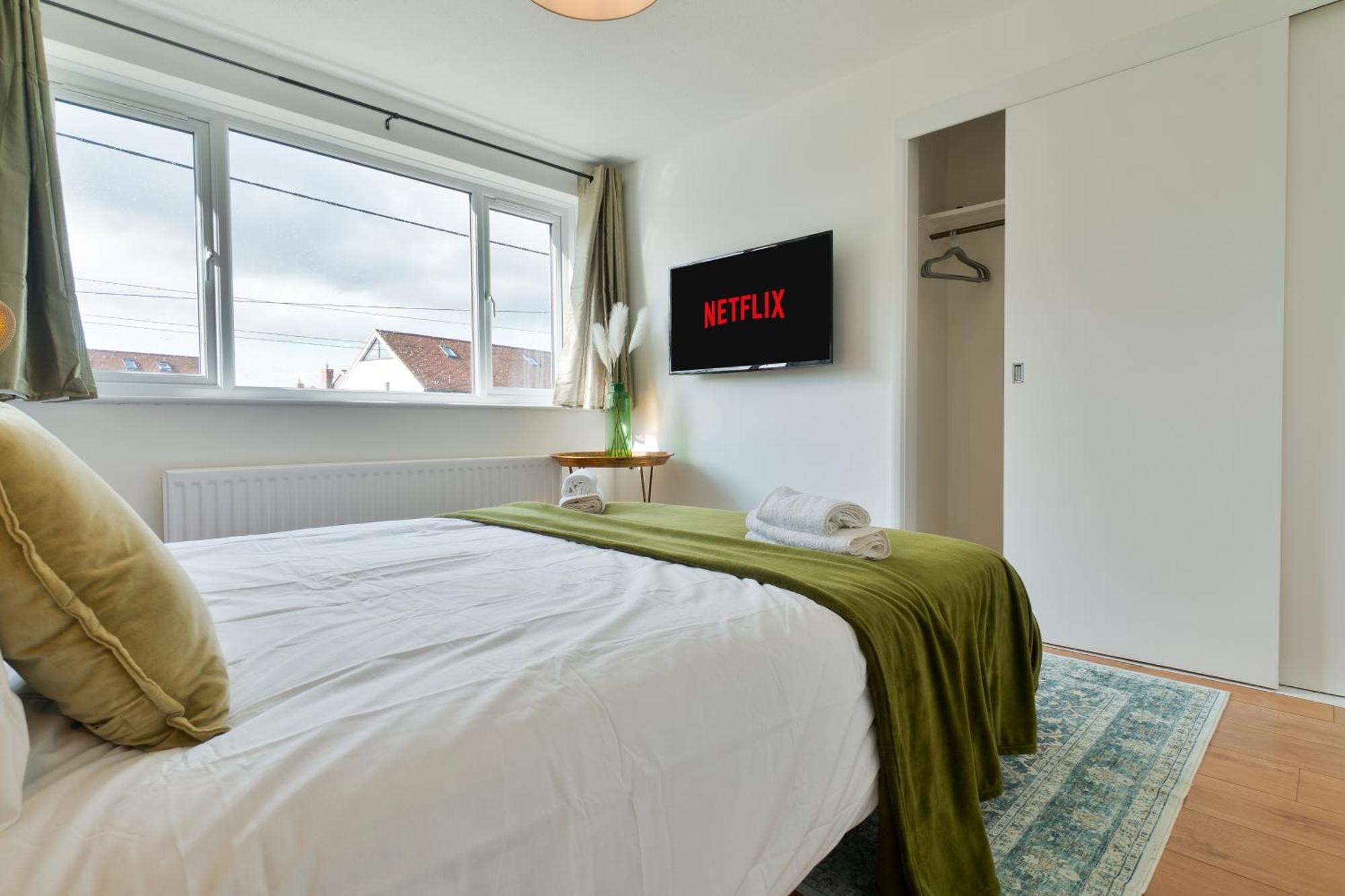 Stylish 4 Bedroom Spacious Retreat With Parking - Sleeps 10 - Families & Contractors Canterbury Zewnętrze zdjęcie