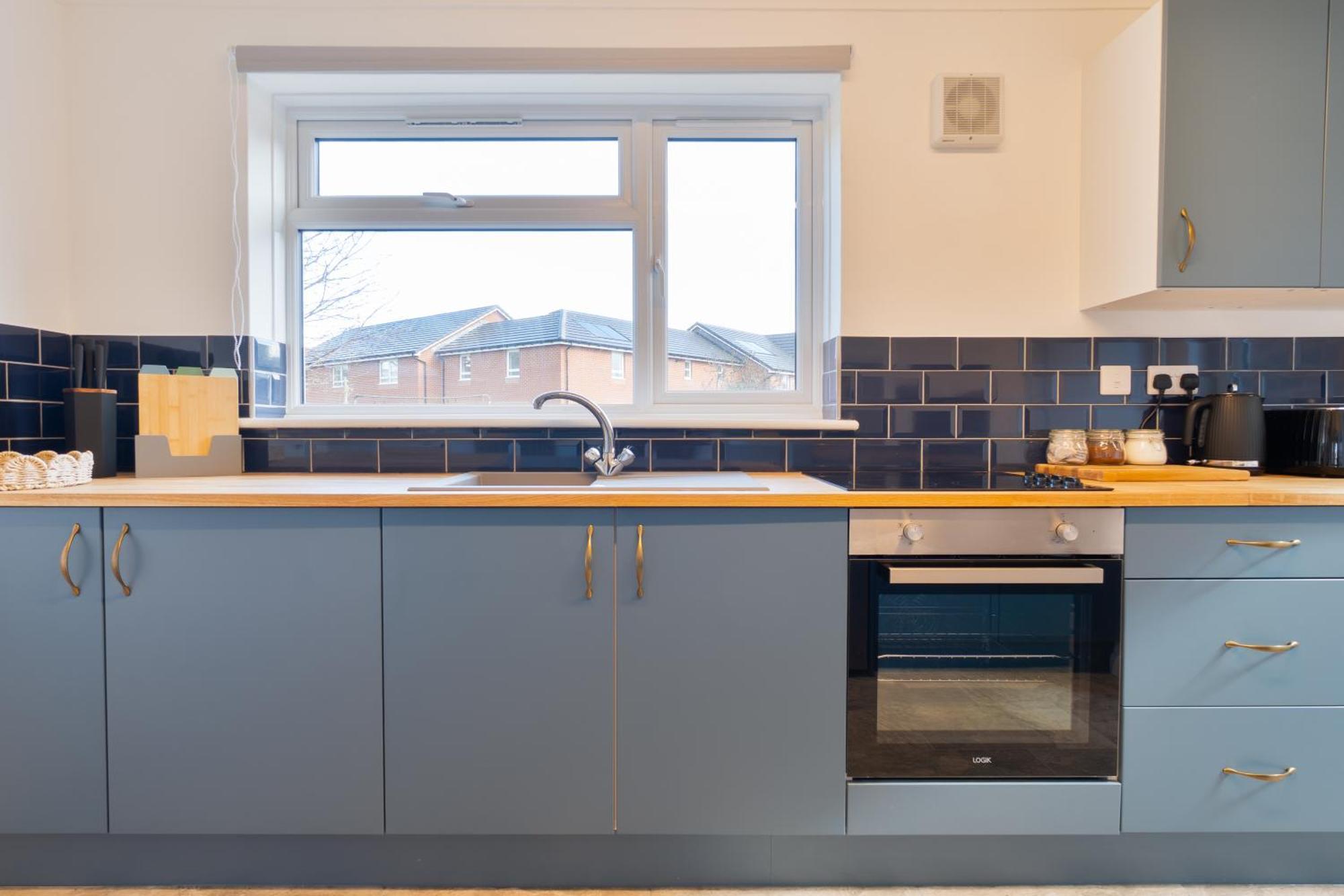 Stylish 4 Bedroom Spacious Retreat With Parking - Sleeps 10 - Families & Contractors Canterbury Zewnętrze zdjęcie